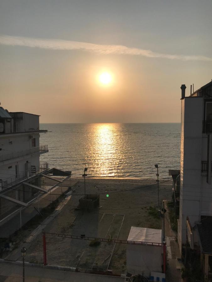 Nisel Seaside Apartment Paralia Katerinis Bagian luar foto